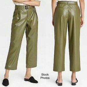 NWOT Faux Leather High-Rise Belted Cropped Olive Pants (12)